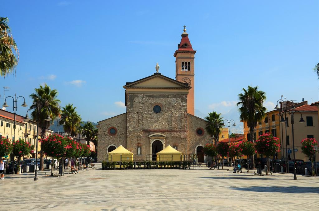 Casa Lia Villa Marina Di Carrara Buitenkant foto